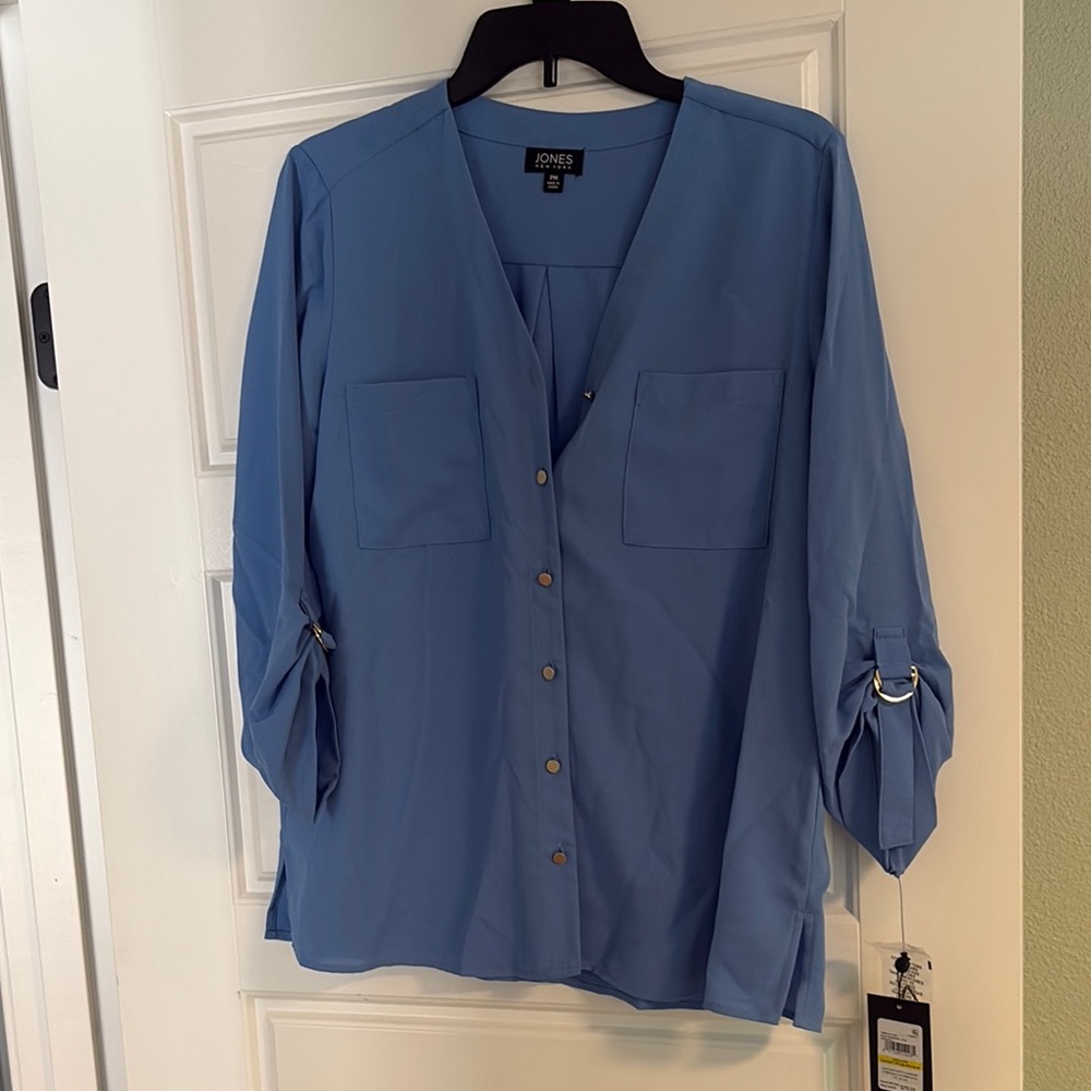 NWT Jones New York Blue Button Down Blouse with Notched Collar
